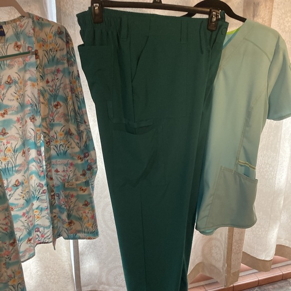 Scrubs size large great condition sold asset will not separate. - Picture 11 of 11